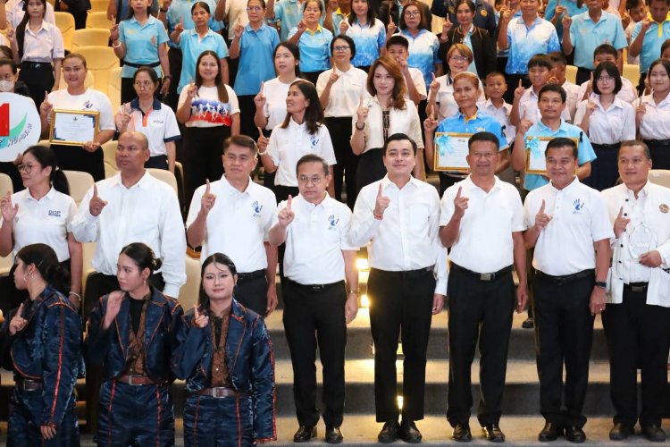 ศรีสะเกษจัดงานวันต่อต้านยาเสพติดโลก ประกาศเจตนารมณ์ผนึกทุกภาคส่วน สร้างสังคมไทยปลอดยาเสพติด