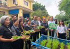 ผู้ว่าฯ ศรีสะเกษ ทำแจ๋ว พาเก็บผักจากแปลงสวนครัวต้นแบบ สืบสานแนวพระราชดำริ สร้างความมั่นคงทางอาหารอย่างยั่งยืน