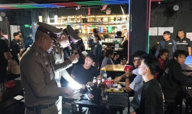 ตำรวจ สน.ลุมพินี บุกทลายผับเถื่อน 2 แห่งย่านซอยราชดำริ รวบพนักงาน 15 ราย