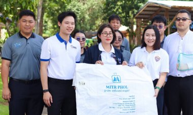 หอการค้าน่านผนึก “มิตรผล” ส่งมอบถุงบิ๊กแบ็ค 1พันใบ หนุนชลประทาน–ฝ่ายความมั่นคง เสริมแนวป้องกันน้ำท่วม