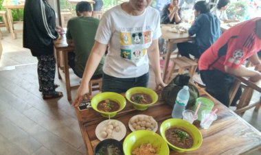 เตี๋ยวเรือโบราณชนชั้นยอด ‘ชามละ 1 บาท’ขวัญใจหนุ่มสาวโรงงานปราจีนบุรี ยุครัดเข็มขัด