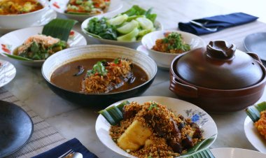 ร้านอาหารไทย “มารีกีมาร์”  เปิดตัว  “สำรับแรกแห่งวัสสานฤดู”  ภายใต้แนวคิดต้อนรับฤดูฝนไทย “ช่างภาพ สาธร ลีลาขจรจิต-ภักดี  สุขเพิ่ม”