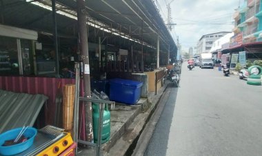 กำลังซื้อรากหญ้า ถดถอย ยอดขายตลาดนัดวูบ! ผู้ค้าเคหะชุมชนร่มเกล้า-บางชัน วอนรัฐลดค่าเช่าพื้นที่