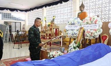 มทภ.4 ประธานพิธีรดน้ำศพและวางพวงหรีด อาลัย 3 ทหารพรานผู้กล้าพลีชีพไฟใต้