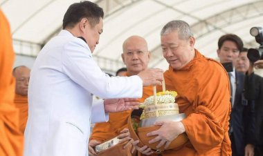 “รมต.สุขสมรวย“ ร่วมพิธีเจริญพระพุทธมนต์-ทำบุญตักบาตรถวายพระราชกุศลในหลวง