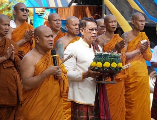 นายกเล็ก โพธิ์กระสังข์ นำพุทธศาสนิกชนร่วมบุญผ้าป่าสามัคคีจรรโลงพระพุทธศาสนาให้ยืนยาวสืบไป
