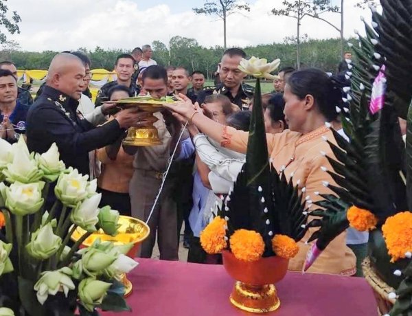 มทภ.2 ประธานพิธีบรรจุพระบรมสารีริกธาตุในองค์พระพุทธรูป ที่อำเภอกันทรลักษ์