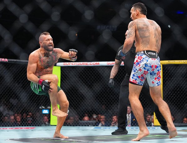 แม็คเกรเกอร์ คัมแบ็คกร่อย เจ็บขายกแรก แพ้ TKO ฮอลโลเวย์ ศึก UFC 329