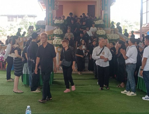 ฮือฮาลั่นวัด! พ่อสั่งเสียก่อนตาย เปิด “หมอลำกลอน” หน้าศพกล่อมวิญญาณ