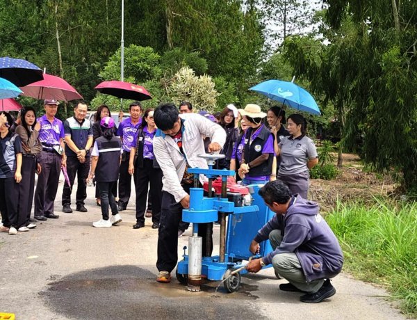 ป.ป.ช.พิจิตรลงพื้นที่ตรวจถนนเหตุพบผู้รับจ้างก่อสร้างไม่ตรงปกแต่ขู่ฟ้องให้ อบต.ตรวจรับและจ่ายเงิน