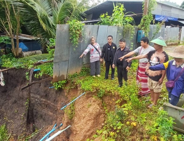 ฝนถล่มกระแสน้ำซัดถนนเชื่อม บ้านห้วยแล้ง–บ้านพบพระ–บ้านห้วยแม่แป้นขาดชาวบ้านเดือดร้อนหนัก