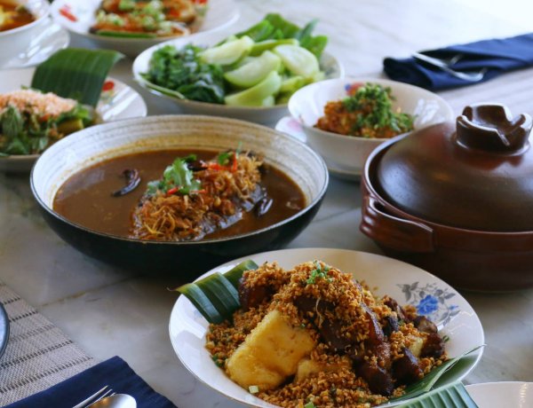 ร้านอาหารไทย “มารีกีมาร์”  เปิดตัว  “สำรับแรกแห่งวัสสานฤดู”  ภายใต้แนวคิดต้อนรับฤดูฝนไทย “ช่างภาพ สาธร ลีลาขจรจิต-ภักดี  สุขเพิ่ม”