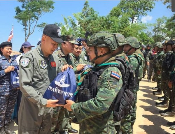 ส่งกำลังใจสู่แนวหน้า!ผช.ผบ.ทอ.ลุยเขาสัตตะโสม มอบสิ่งของ บำรุงขวัญทหารกล้าตรึงชายแดนศรีสะเกษ
