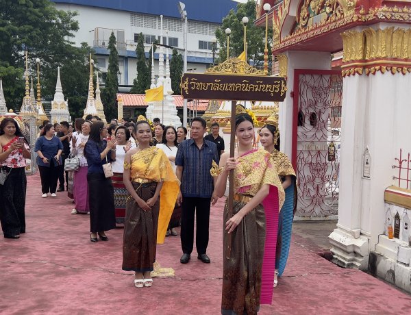 แห่เทียนพรรษา มีนบุรี คึกคัก! ประชาชนร่วมสืบสานประเพณีไทยแน่นวัด