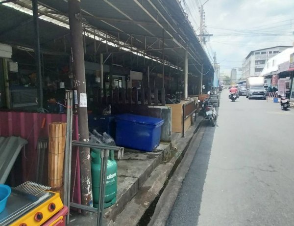 กำลังซื้อรากหญ้า ถดถอย ยอดขายตลาดนัดวูบ! ผู้ค้าเคหะชุมชนร่มเกล้า-บางชัน วอนรัฐลดค่าเช่าพื้นที่