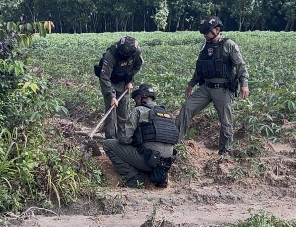 ระทึก!ชุด EOD เก็บกู้ทำลายระเบิดพื้นที่ชายแดนเขาพระวิหารศรีสะเกษ