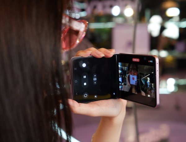 Galaxy Z Flip8 พับดีไซน์เก๋ บางเบาสุดที่เคยมี มาพร้อมสีชมพูสุดคิวท์ใหม่ อัปเกรดจอ FlexWindow 4.1 นิ้ว พับ ตั้ง ถ่ายรูปสนุกไม่ต้องง้ออุปกรณ์เสริม