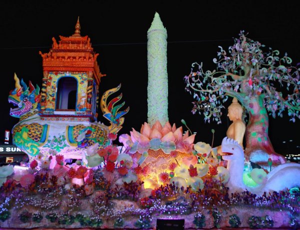 ยิ่งใหญ่อลังการ!เนรมิตขบวนเทียนหอมเรืองแสง “อุบลราชธานีศรีศิลป์”