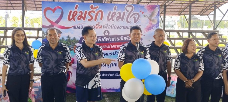 "ผู้ว่านราฯ พบสื่อ" แถลงผลงาน "นราธิวาสเมือง 5 ดี" และทำกิจกรรม CSR ร่วมสื่อมวลชน