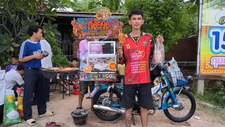 ไอเดียสุดเจ๋ง! หนุ่มราชบุรี แปลงโฉม ‘รถโบราณ’เนรมิตรร้านกุ้งย่างเคลื่อนที่ตอบโจทย์คอปิ้งย่าง