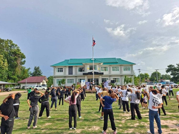 นายอำเภอโพธิ์ศรีสุวรรณ จัดกิจกรรมร่วมกันออกกำลังกาย เดิน วิ่ง ปั่นสะสมแคลอรี่ ดีนักแล