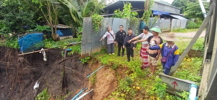 ฝนถล่มกระแสน้ำซัดถนนเชื่อม บ้านห้วยแล้ง–บ้านพบพระ–บ้านห้วยแม่แป้นขาดชาวบ้านเดือดร้อนหนัก