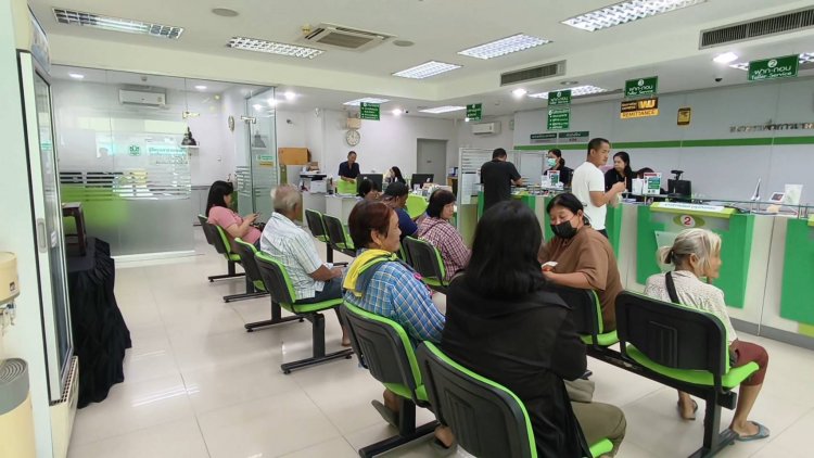 อุทัยธานีวุ่นไม่เลิก! แห่ตรวจสิทธิ์บัตรสวัสดิการแห่งรัฐหลังพบหลายรายไม่ผ่าน