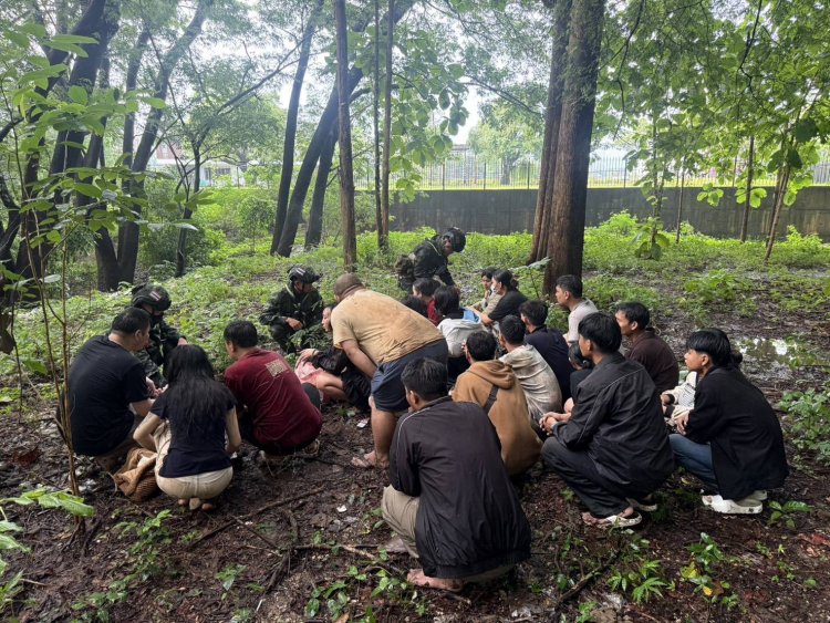 ทหาร ฉก.ราชมนู ตรวจจับคนต่างด้าวสัญชาติเมียนมา 20 คน
