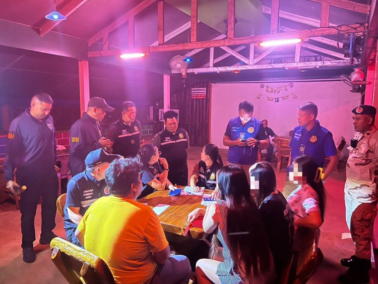 ตม.สกลนคร ตรวจเข้มร้านอาหาร สถานประกอบการ พบสาวลาวลอบทำงานไม่มีใบอนุญาต