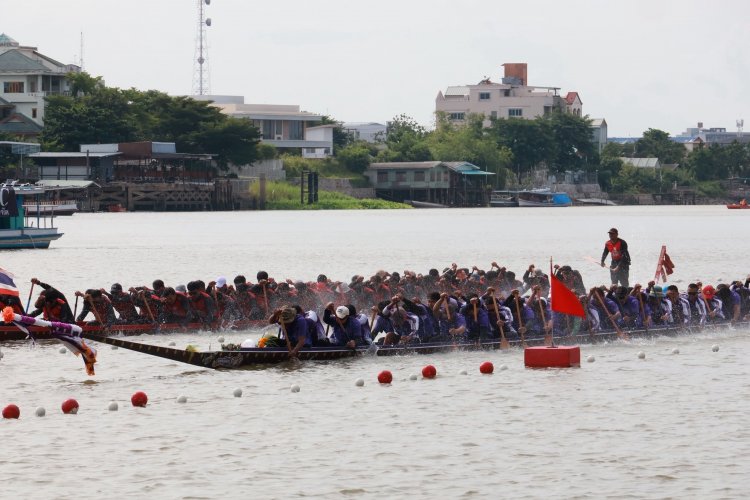 ปิดฉากยิ่งใหญ่! ศึกเรือยาวชิงถ้วยพระราชทานฯ จ.ปทุมธานี “รมช.เกษตรฯ” มอบถ้วยแชมป์ 4 รุ่น