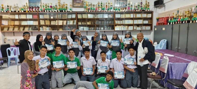 คพท. นราธิวาส ปั้น “สร้างเยาวชนนักสื่อสารรุ่นใหม่ รู้เท่าทันสื่อออนไลน์เข้าใจสันติสุขชายแดนใต้